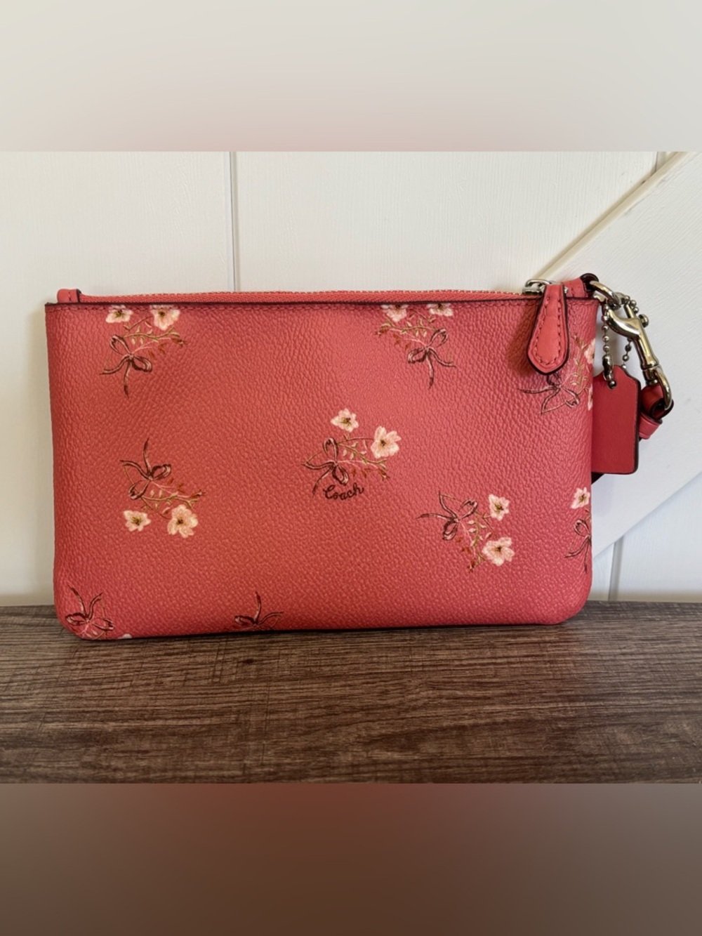 EUC Coach Floral 💐 Leather Wristlet - Picture 2 of 11